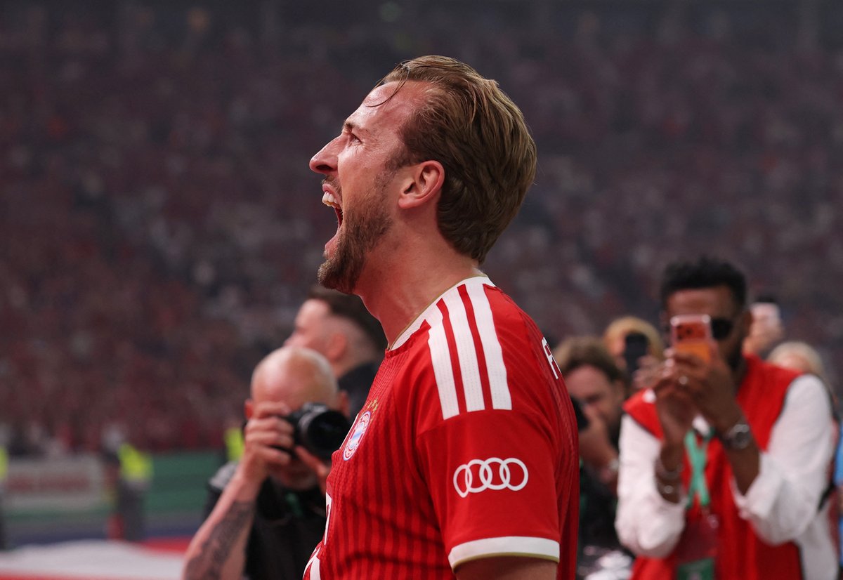 trtspor's tweet photo. 🫡 Harry Kane, bu sezon forma giydiği her kulvarda maç başına gol ortalamasının üstüne çıktı:

• Bundesliga: 31 maçta 36 gol
• Şampiyonlar Ligi: 13 maçta 14 gol
• Almanya Kupası: 6 maçta 8 gol

👑 Ayrıca İngiliz golcü, Bayern Münih kariyerindeki 3 sezonda tam 12 kez hat-trick yaparak inanılmaz bir skor istikrarı yakaladı.