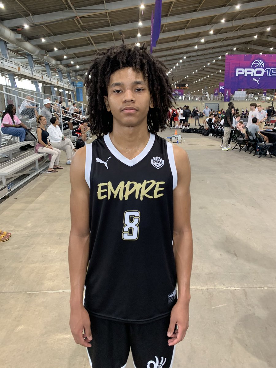 TommyCarroll23's tweet photo. 2026 5’10” PG Jordyn Goodman looks really good shooting off the catch for 3D Empire 17U. Plus perimeter shooter who can get going in a hurry. Buried three quick triples in the first half. Moves well off the ball running off screens. Tough to chase around and does not need much time to get his shot off.

@PRO16League 
@jgoodx2 
@3dHoopsAcademy 
@NEXTGENPROSP 
@mosesk225 
@GradyMajors 
@KevinOneEye