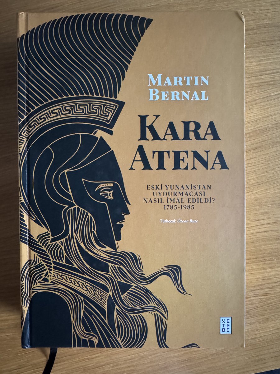 aynurerd's tweet photo. Bir kitap, bir film: Kara Atena aslında Avrupa merkezci ideolojik tarih yazımını eleştiriyor. Özellikle 19.yüzyılda kendilerine üstünlük atfeden âri medeniyet anlayışını inşa etmek için kurguladıkları Yunan (felsefe-bilim, medeniyet) idealizmini çürütüyor.+ https://t.co/b5tUbUYLkb