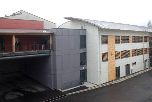 SerreMaryse's tweet photo. Les délégués en tournee sur Manosque 
Manque de personnels au lycée Martin Bret  les agents sont fatigués et surtout en colère de ne pas être ecouter par la Région 
@FSUregionSUD https://t.co/HDQm39Nz0T