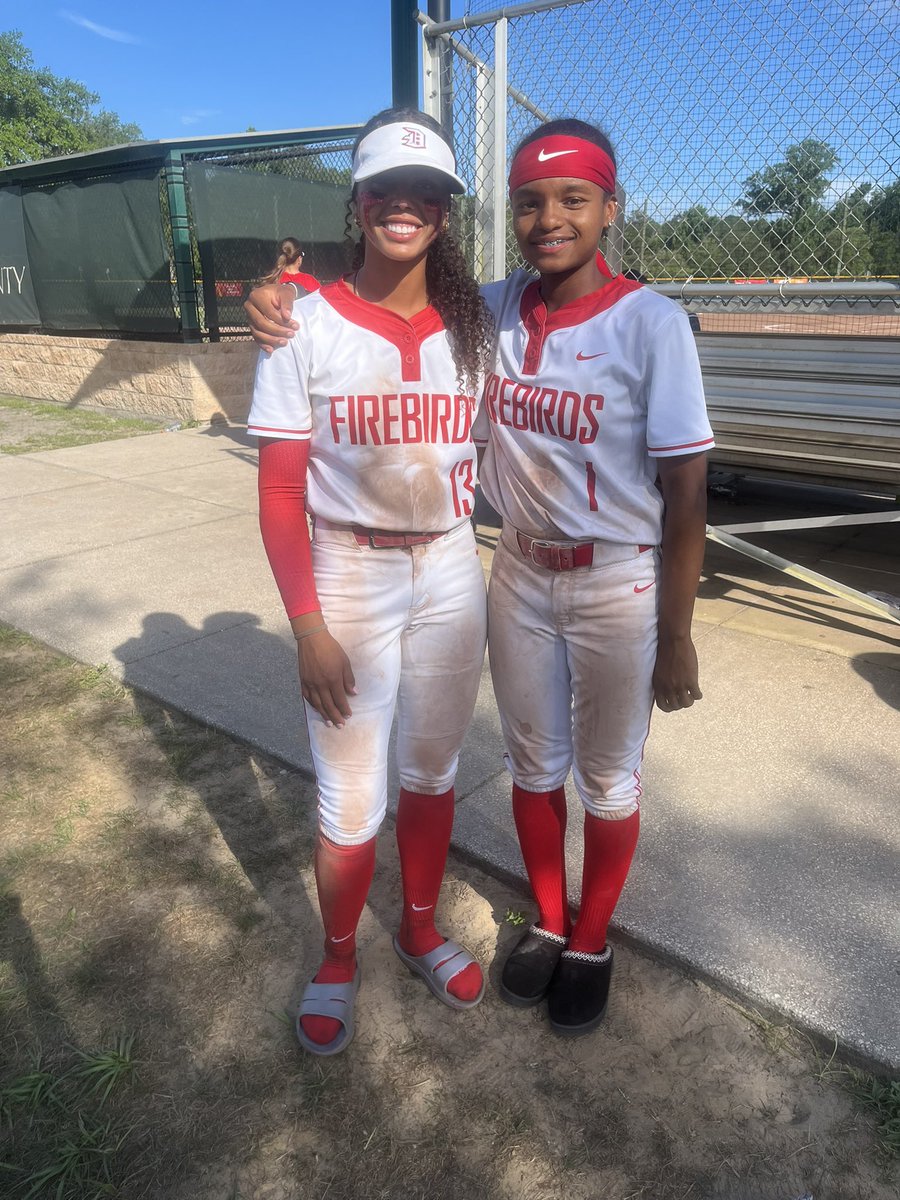 MelanieSweet2x's tweet photo. State Semi game I hit a 2RBI Triple to help my team. We end up falling short but what an amazing season we had.❤️🦅#firebirdnation @DoralSoftball @SoftballDown @LineDsoftball @Softball_Home @Topsiswear @FHSAA @DukeCoachYoung @MikeMeyersFIU @JMUSoftball https://t.co/EOZYSAMo5r