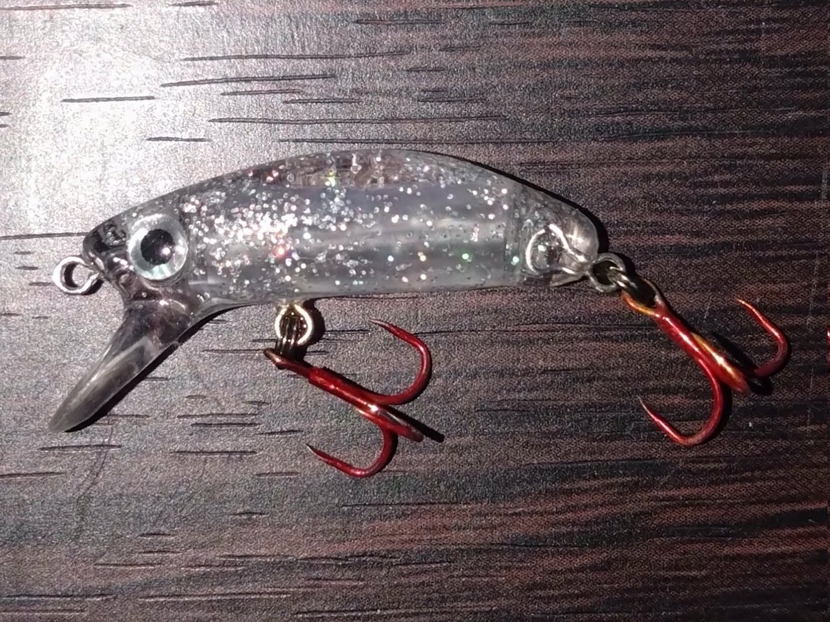 MarkLures's tweet photo. 潮の状況は良くないけど…
先週訪れた柳の下にまだメバルは…

居た！(ﾟ∀ﾟ)

Yotaソリや先週良かったM-Temptのような50mmのプラグには反応なく、最近開発したFlutt33mmばかりにヒット
しかも先週より数も出て嬉しいゲストまで(詳細釣果は中の人参照)

多少風が強かったけど、行って良かった♪ https://t.co/TtIgn0pFNq