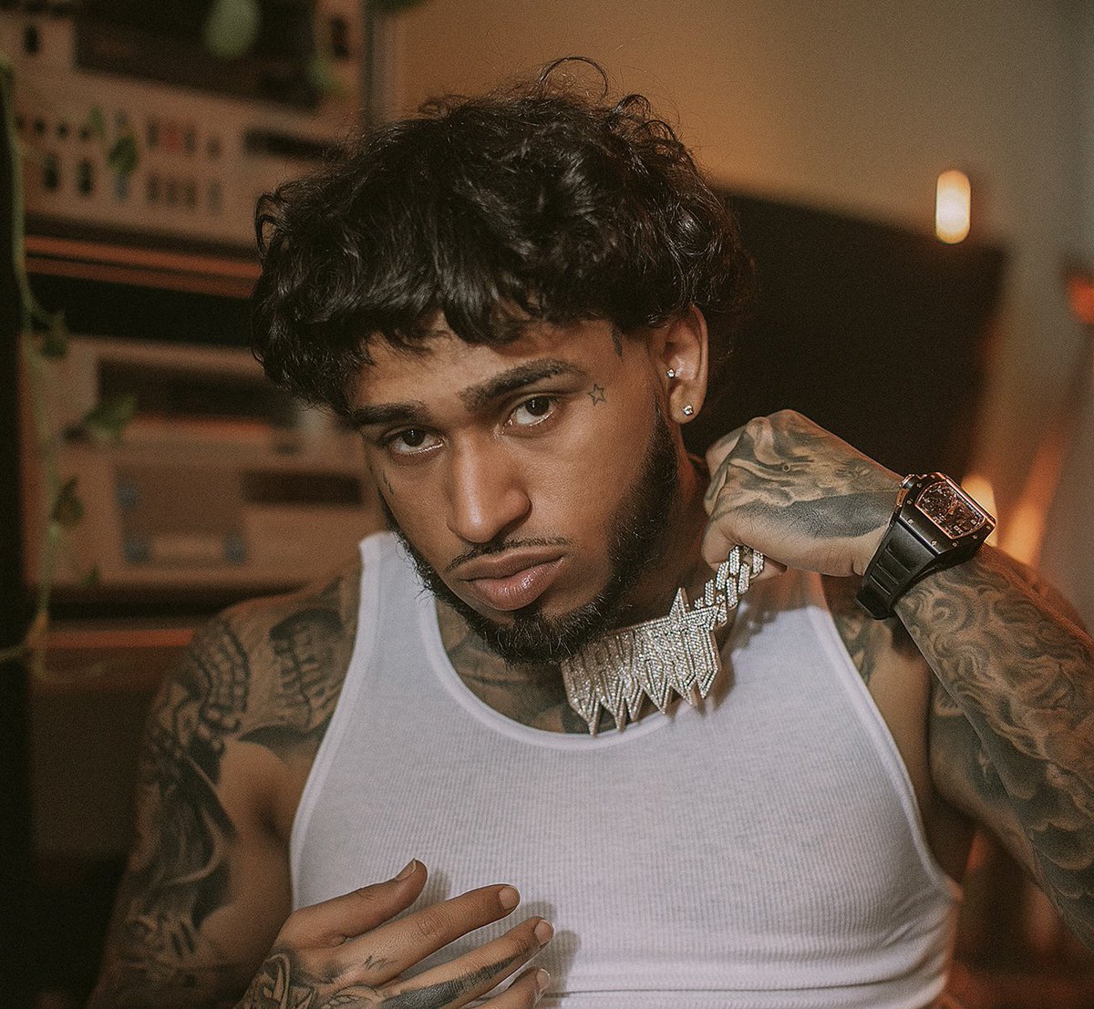 DeChristo4's tweet photo. 3 canciones exclusivas en la segunda fecha de Barcelona de Bad Bunny 🤩 Ha salido Bryant Myers a cantar TRISTE, SEDA y PA TI 🫡 https://t.co/nBKow3Dhvp