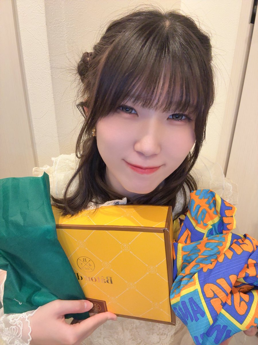natumeotoha's tweet photo. 無事誕生日迎えました！！！！
いやあちょっとずつ大人になっていきますね…。
いつまでも子供のままでいたいものです^^

これからも成長しつつ、子供心を忘れない夏目織帆でいたいと思います🧡

23歳の夏目織帆もよろしくお願いします🙇🏻‍♀️❕

私に関わってくれてる全ての人に感謝なのだ⎛˶'ᵕ'˶ ⎞🙏🏻´- https://t.co/3FXK1WDfVh