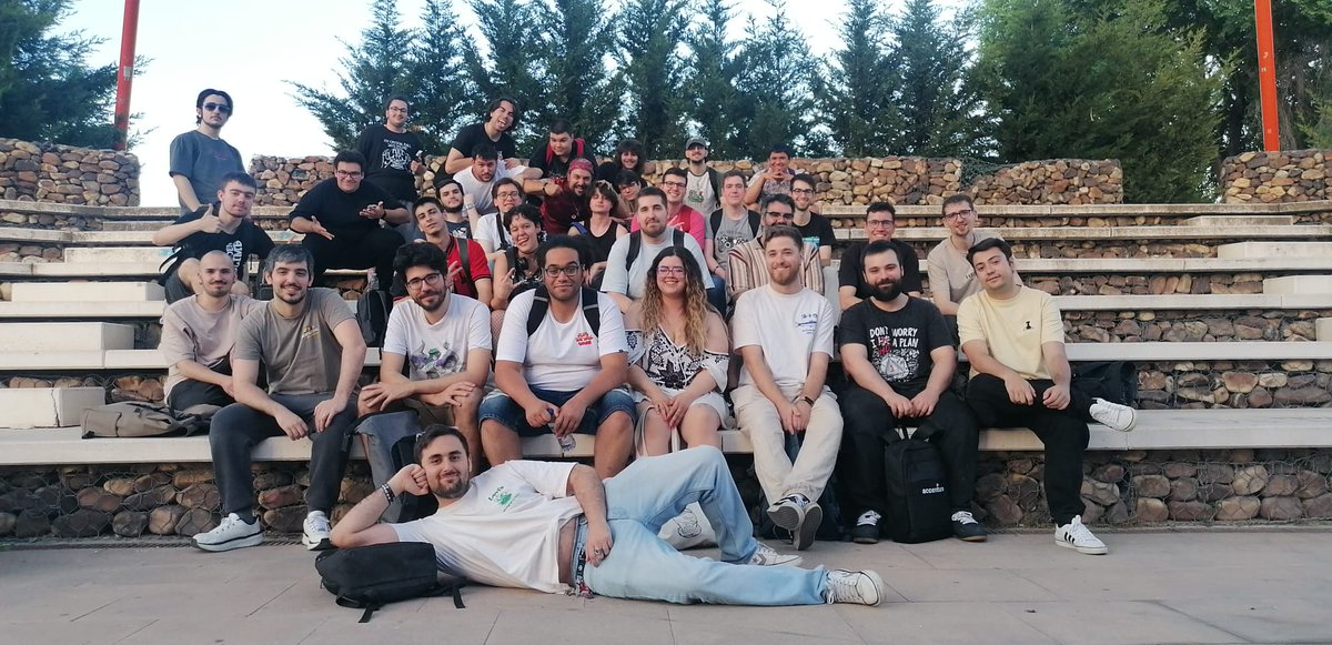 TorrejonFVC's tweet photo. Y aquí termina la quedada más grande hasta la fecha. Muchas gracias a todos por participar y a @2xkoMadrid por la raid.
Coman sandía🍉 https://t.co/qAzlWByhaH