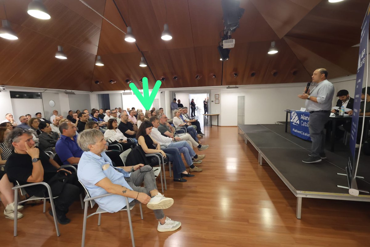 PauARubi's tweet photo. De retenir la cadira a l'@AjMatadepera a qualsevol preu a flirtejar amb @CatalunyaAC?

És aquesta la @Nuria_GM3, 4a tinenta d'alcaldia, a l'acte de dijous passat al municipi? Sembla que la ideologia és tan flexible com les ganes de mantenir el sou. https://t.co/3bP829wxaR