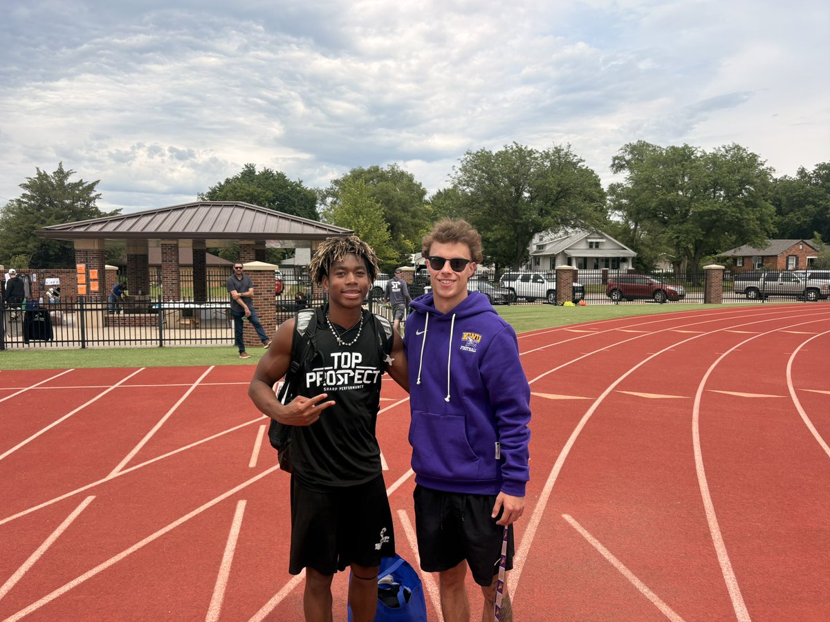 IsaiahWakes's tweet photo. Had a great time at the top prospect camp!! @sharp_spelite @kedtheetrainer @TK2_Valid @KansasPregame @PrepRedzoneKS https://t.co/7t4OPxhuKK