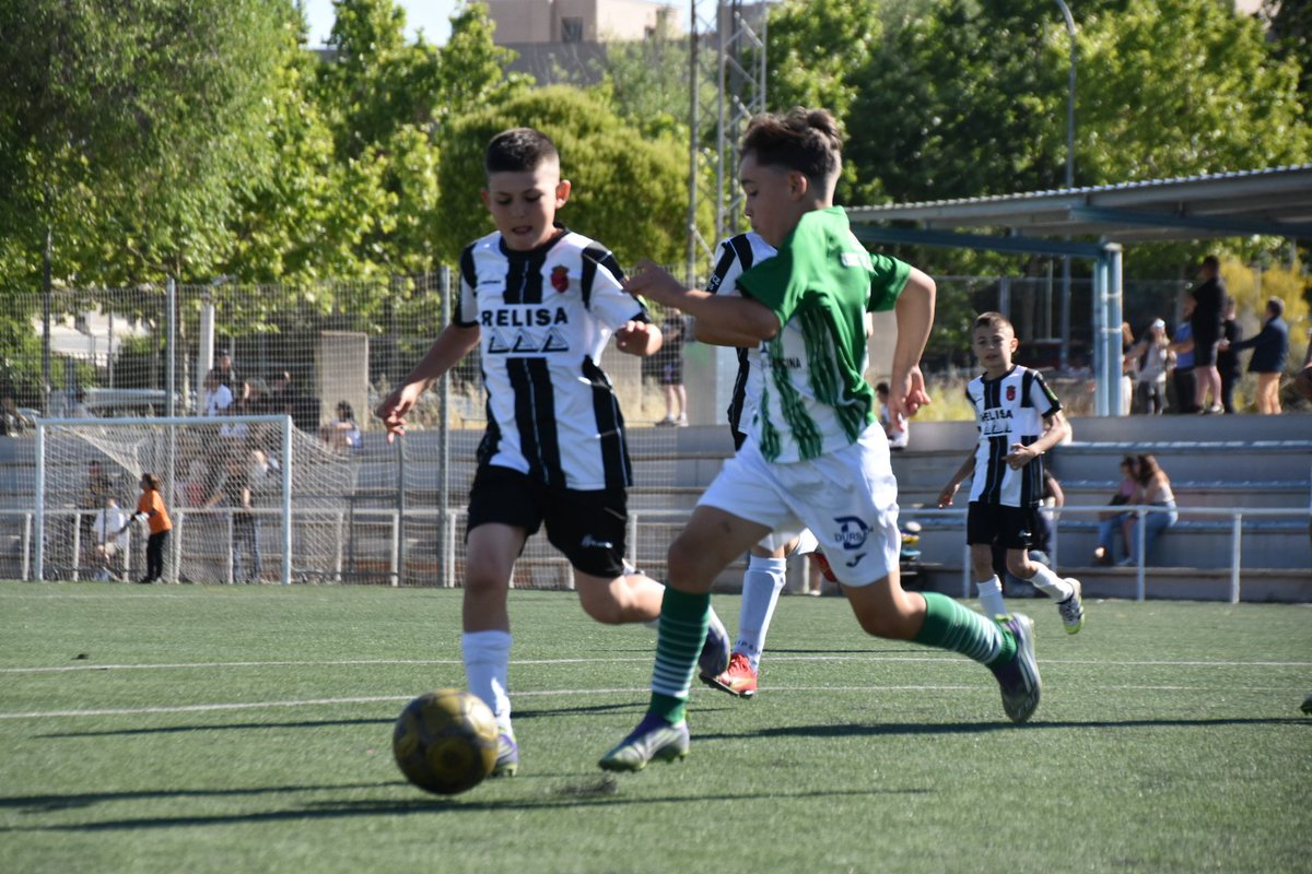 emfvillarejo's tweet photo. 💚 EMF. VILLAREJO 💚

🟢⚪️PARTIDO DE LIGA BENJAMIN

Galería 📷 . . . 

⭐️Temp. 2025/26⭐️ G.24 Jornada 26
⭐️EMF. Villarejo 7 - 3 AD. San Fernando De Henares "A"
⭐️Sabado 23 De Mayo. 10:00h
⭐️La dehesa
⭐️Pref. Benjamin 

Rubén ⚽️⚽️⚽️⚽️ , Miguel ⚽️⚽️ , Mateo ⚽️

#OrgulloVerdiBlanco https://t.co/kib8Wdf8In
