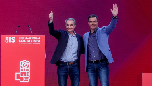 hazteoir's tweet photo. Zapatero es Sánchez. 

Zapatero es el PSOE. 

Zapatero-Sánchez-PSOE. 

La Rosa Nostra. 

Es el momento; ha llegado la hora: A POR TODAS. 

Sin descanso, paso firme y, sobre todo, sabiendo que es POR ESPAÑA.