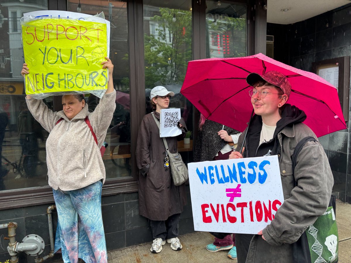TenantsUnionTO's tweet photo. 📢‼️EVICTIONS ≠ WELLNESS‼️

How can you claim to be a healthcare provider, offering a “welcoming, cozy environment” for your patients while trying to kick a family with children out of their home? 👇🧵👇

#TorontoTenantUnion #TenantPower #StopEvictions #Toronto #Roncy https://t.co/i3fWQfbiy2