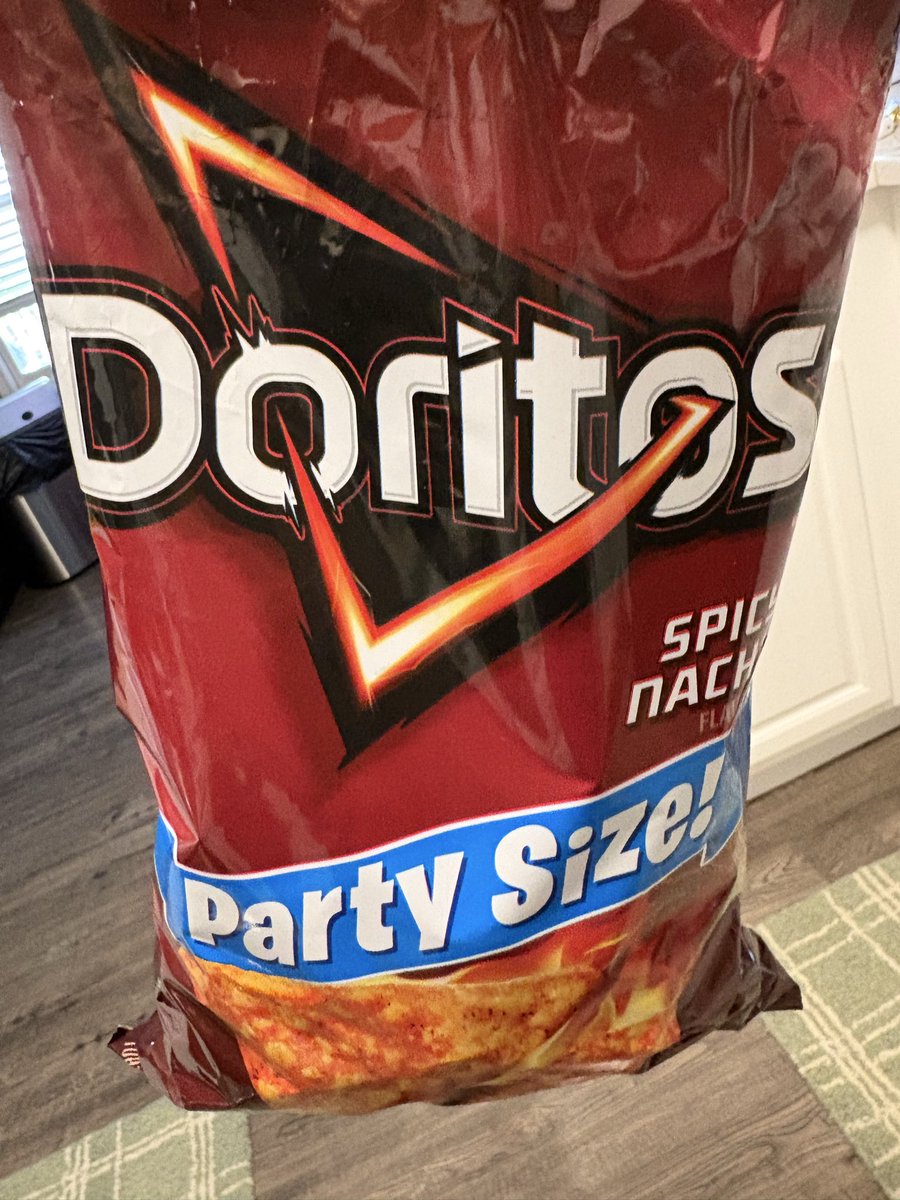 PinseekerMcgee's tweet photo. @Doritos wtf is this? Unacceptable. Not even mad. Just disappointed in you guys https://t.co/s1quXSJNZY
