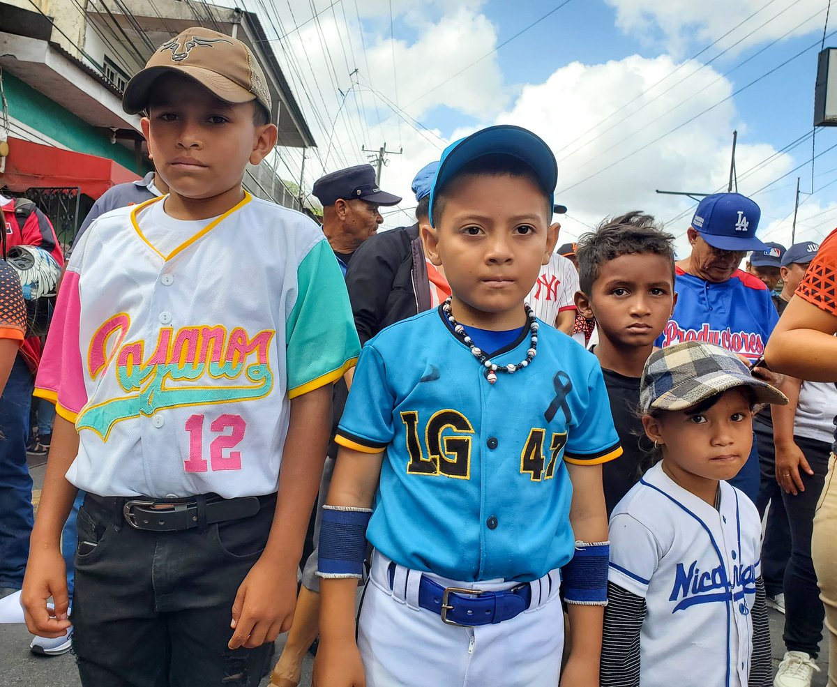 SecretariaCMB's tweet photo. ⚾🏆 Con el fin de promover el deporte y la unión familiar, se realizó el desfile de cierre de la Liga Campeones de Campeones y Subcampeones de Béisbol Mayor A y Campesina de Boaco, con 17 equipos de 9 zonas. 🙌
#Boaco #BéisbolCampesino ⚾ https://t.co/jBH2oMl2wk