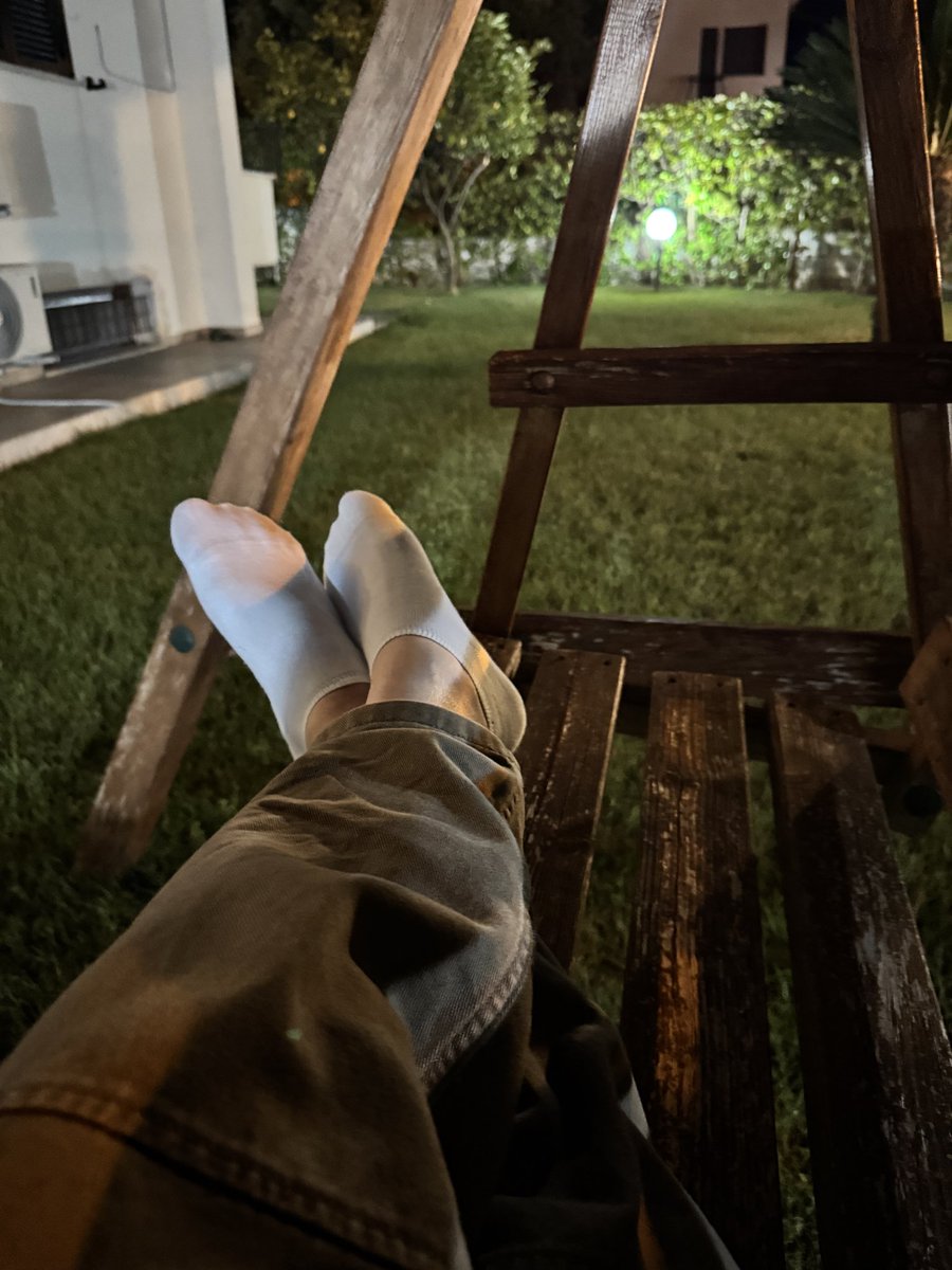 BroRomanFeet43 tweet media