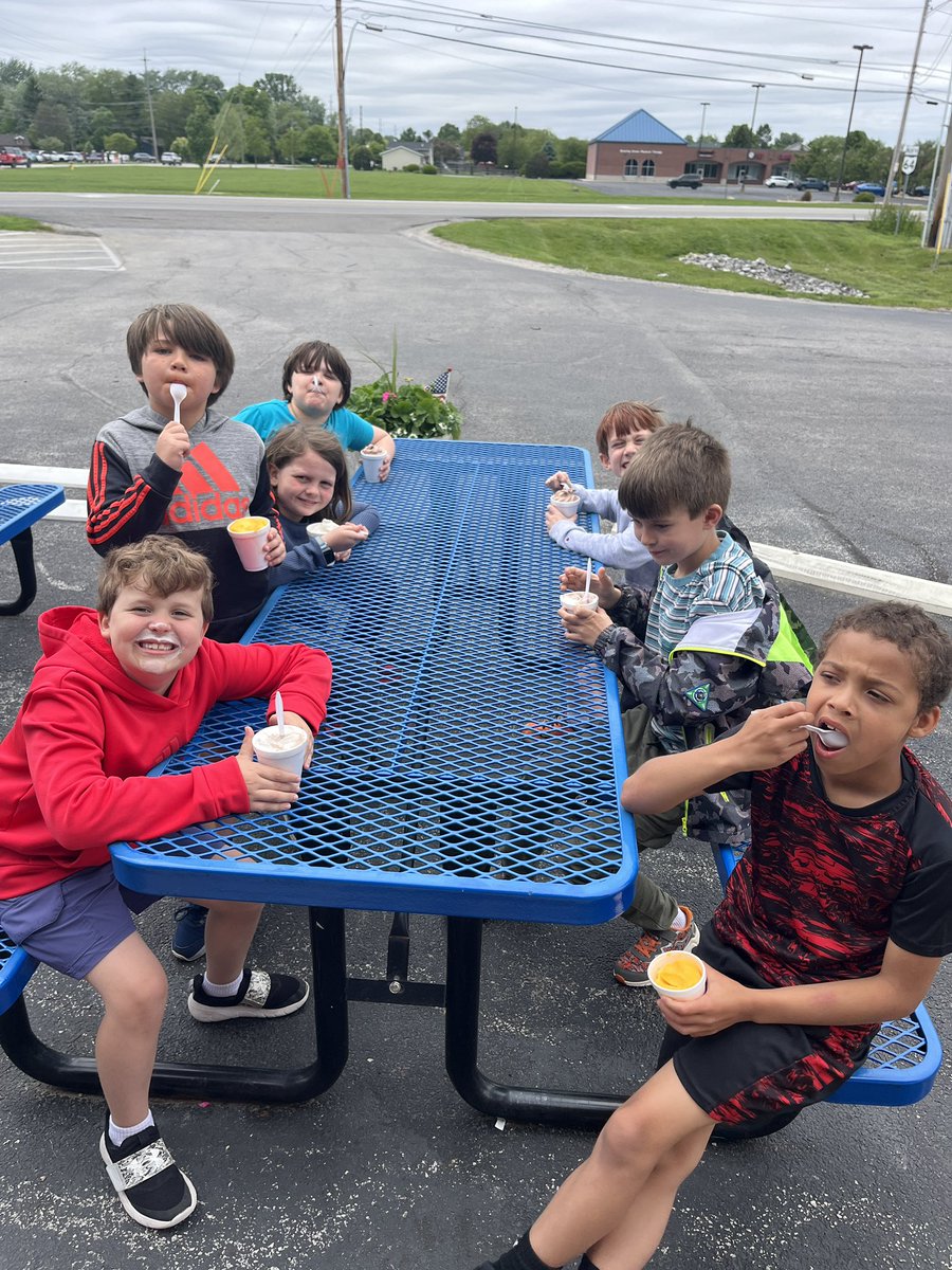 Finley3BGCS's tweet photo. We enjoyed a walk to get ice cream to celebrate the end of third grade. @KaraffaAlyssa https://t.co/lZ89LQruCN