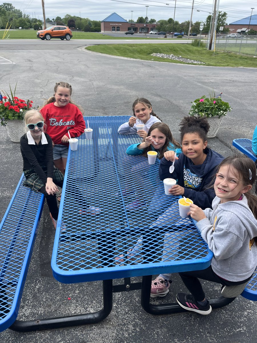 Finley3BGCS's tweet photo. We enjoyed a walk to get ice cream to celebrate the end of third grade. @KaraffaAlyssa https://t.co/lZ89LQruCN