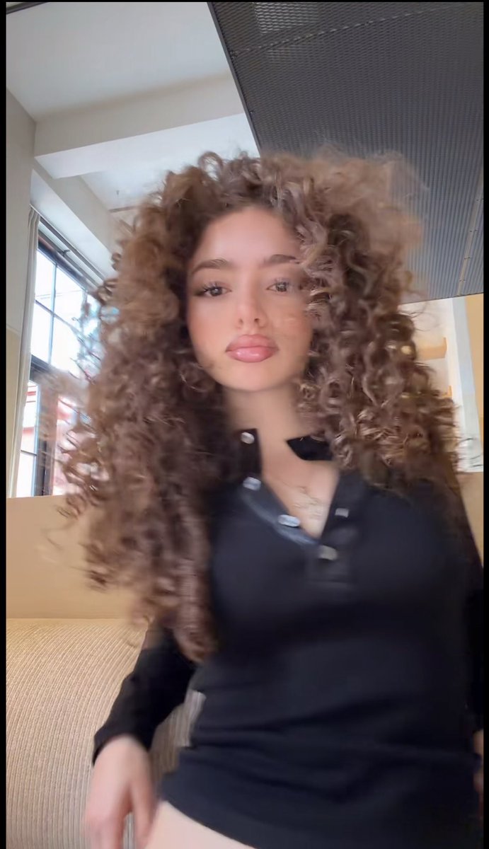 Idkwffe's tweet photo. Demitra #deepfake  #kalogeras https://t.co/moG98Dmln1