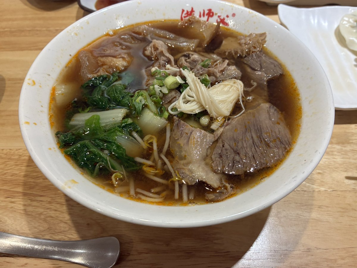 chiaking0426's tweet photo. 久しぶりの台湾良かったな。ご飯も美味しかったし😋外歩くだけで汗だくなるのは辛いけど…😓 https://t.co/Etex2YsLLN