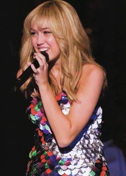deadpetzskies's tweet photo. Hannah Montana is ALIVE &amp; breathing!

          2009                                              2026 https://t.co/oX7tcvU7TP