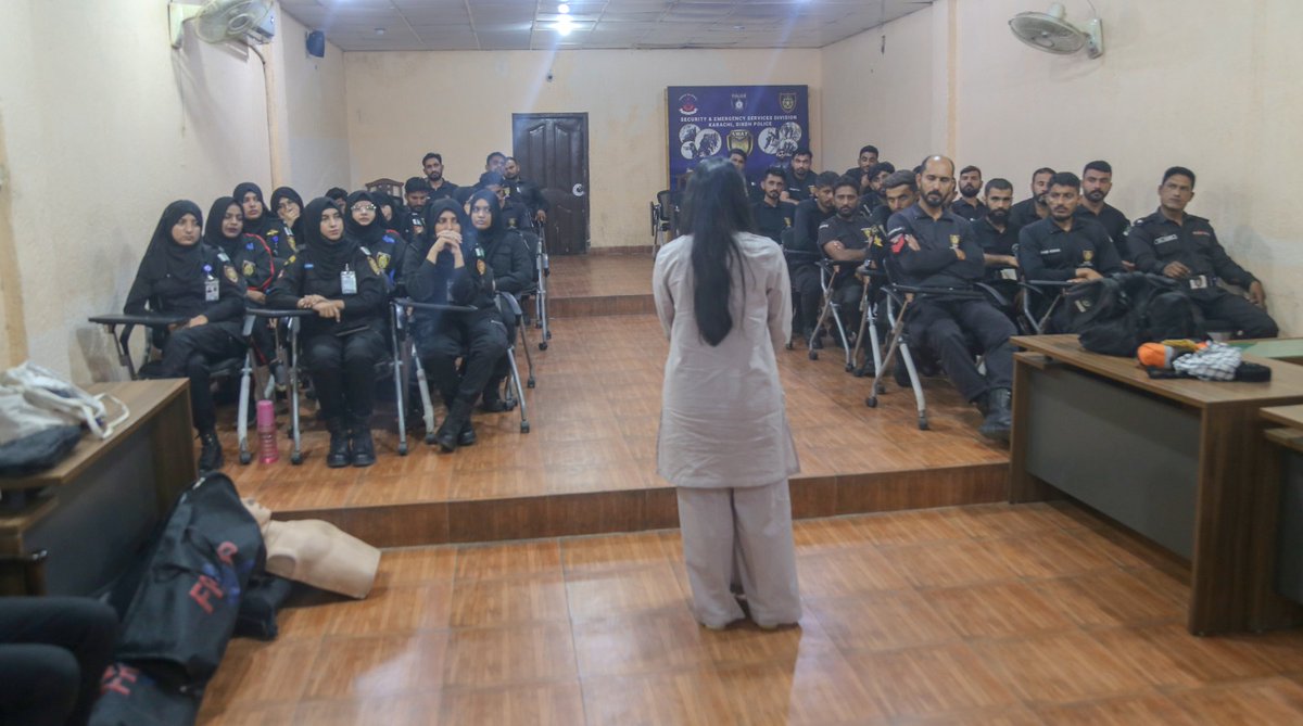 ssusindhpolice's tweet photo. A professional training and awareness session on first response and emergency preparedness was conducted at SSU Headquarters by First Response Initiative of Pakistan (FRIP).
#SSU | #FRIP | #Training | #Karachi | #SindhPolice https://t.co/7jtTjJU2SQ
