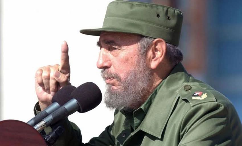 alexiscuba202's tweet photo. #Fidel Es verdad que aún estamos bajo el bloqueo imperialista; es verdad que los imperialistas tratan de estrechar ese bloqueo, y que no sabemos cuán largo tiempo tendremos que resistir esa situación ¡Y la resistiremos! ¡porque nuestra bandera revolucionaria no se plegará jamás! https://t.co/qm8OE9U6wp