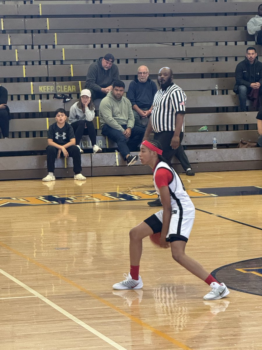 LBInsider's tweet photo. 2032 Carrington Stroble @stormAAU is tough and already shows a strong skill set at a young age. With continued development, she has the tools and upside to become a future star @wadesworld32 @LBIPremierBB @coachwal86 @CoachCharve @Grassrootstourn https://t.co/Yc9FfoXcPc
