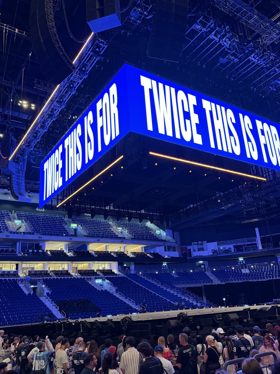 Wes🐈⬛ IS SEEING TWICE IN BERLIN tweet media