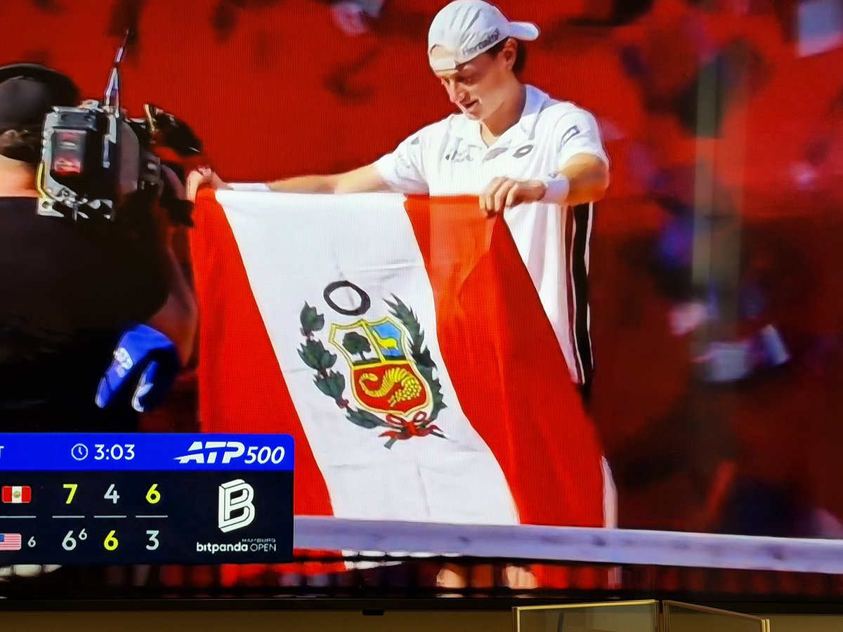 ClaraVCN's tweet photo. Nachito Buse, un crack!!! 🇵🇪🇵🇪🇵🇪🇵🇪
Acaba de ganar el ATP Hamburgo!
Tiene 22 añitos y es un grande!!!

#VamosBuse #VamoPerú https://t.co/xvlHkjjMbW
