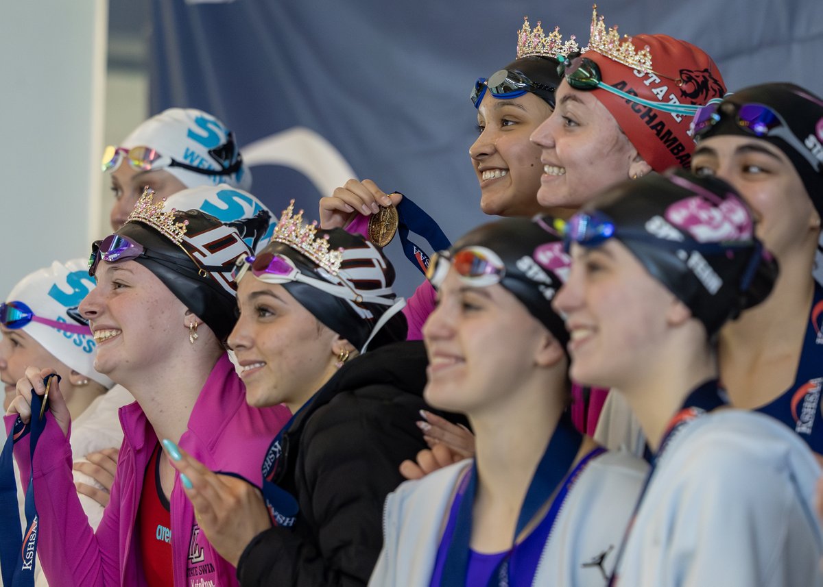 AndyKSHSAA's tweet photo. Class 5-1A state swim is well underway today and the first state champion has been crowned. Lansing's Piper Kobs, Katelyn Johannes, Mary Archambault and Avila Verzola won the 200-yard medley relay in 1:48.73.

#KSHSAACovered x @CapFed https://t.co/xTRDy1YIo0