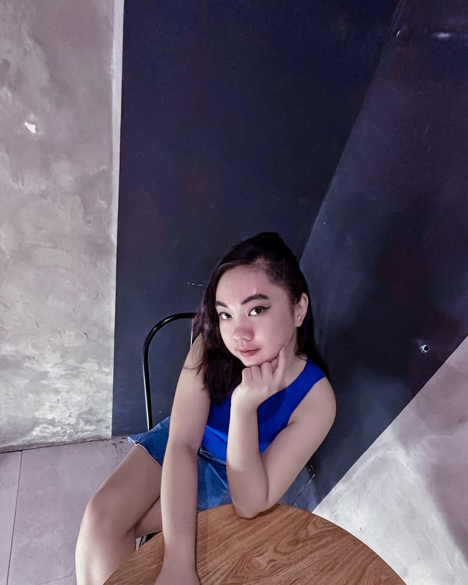 azoraritz's tweet photo. Sitting Cute 🤗 https://t.co/KCppJ2ykl1