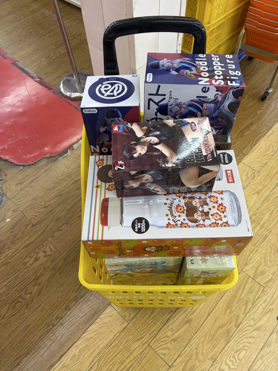 Takakum93646980's tweet photo. 今日の寄り道戦利品
時間無く獲りきれないので
期待値から😆
最近のdesktopの箱は
設定によって難易度が
爆上がりだから注意⚠️
#クレーンゲーム
#desktopcute
#宇崎花
#モモ
#初音ミク
#童磨
#ブルーアーカイブ
#BLACKLAGOON
#レヴィ
#モンチッチ https://t.co/r96w4NQfev