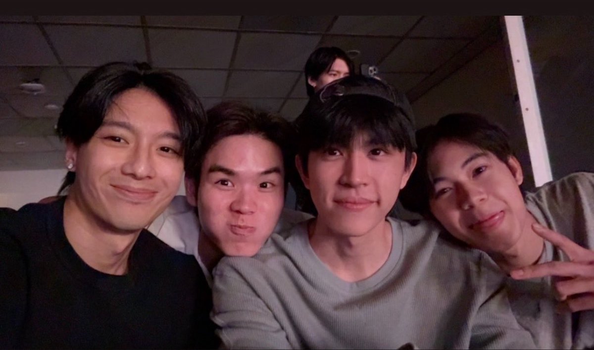 KarunaNina64067's tweet photo. Ayah Papah konser date bareng kakak dan adek..

#savesaisawat #francnrp
#SaveFranc #เซฟฟรัง
#Tata_tarnpol #PingKrittanu https://t.co/J5HF2jpy1x