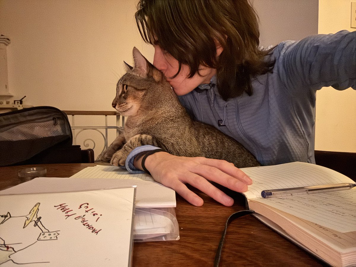 ZoeGotusso's tweet photo. Gracias por cada mensajito que me mandaron para mi cumpleaños, 
ayer antes de dormir me encontraba leyéndolos y escribiendo. 
Los quiero, hoy festejamos en Rosario 💕 https://t.co/N4m9UU2wdv
