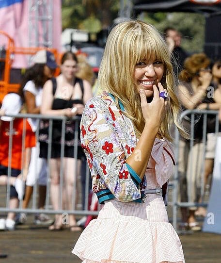 deadpetzskies's tweet photo. Hannah Montana is ALIVE &amp; breathing!

          2009                                              2026 https://t.co/oX7tcvU7TP