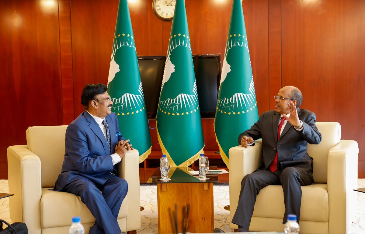 _AfricanUnion's tweet photo. Mr. G. Rathinavelu, Chairman and Co-Founder of the Africa India  Economic Foundation (AIEF), yesterday paid a courtesy call on the  Chairperson of the African Union (AU) Commission, H.E. Mahmoud Ali  Youssouf, @ymahmoudali.

They discussed on strengthening AU–AIEF cooperation in advancing  Africa–India economic engagement, investment partnerships, innovation,  entrepreneurship, and sustainable development in line with Agenda 2063.

Read @ https://t.co/fMlIA0m9pV
