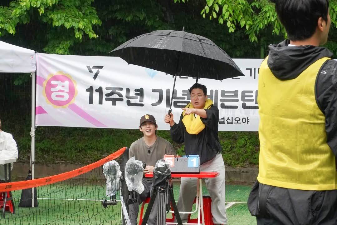 xseungcheoI's tweet photo. Time quietly carried us to our 11th anniversary. Though not all of us could stand on the same stage today because some members are serving in the military, our hearts still meet in the same place. We laughed, competed, and celebrated this reunion together. https://t.co/traa34mfnD