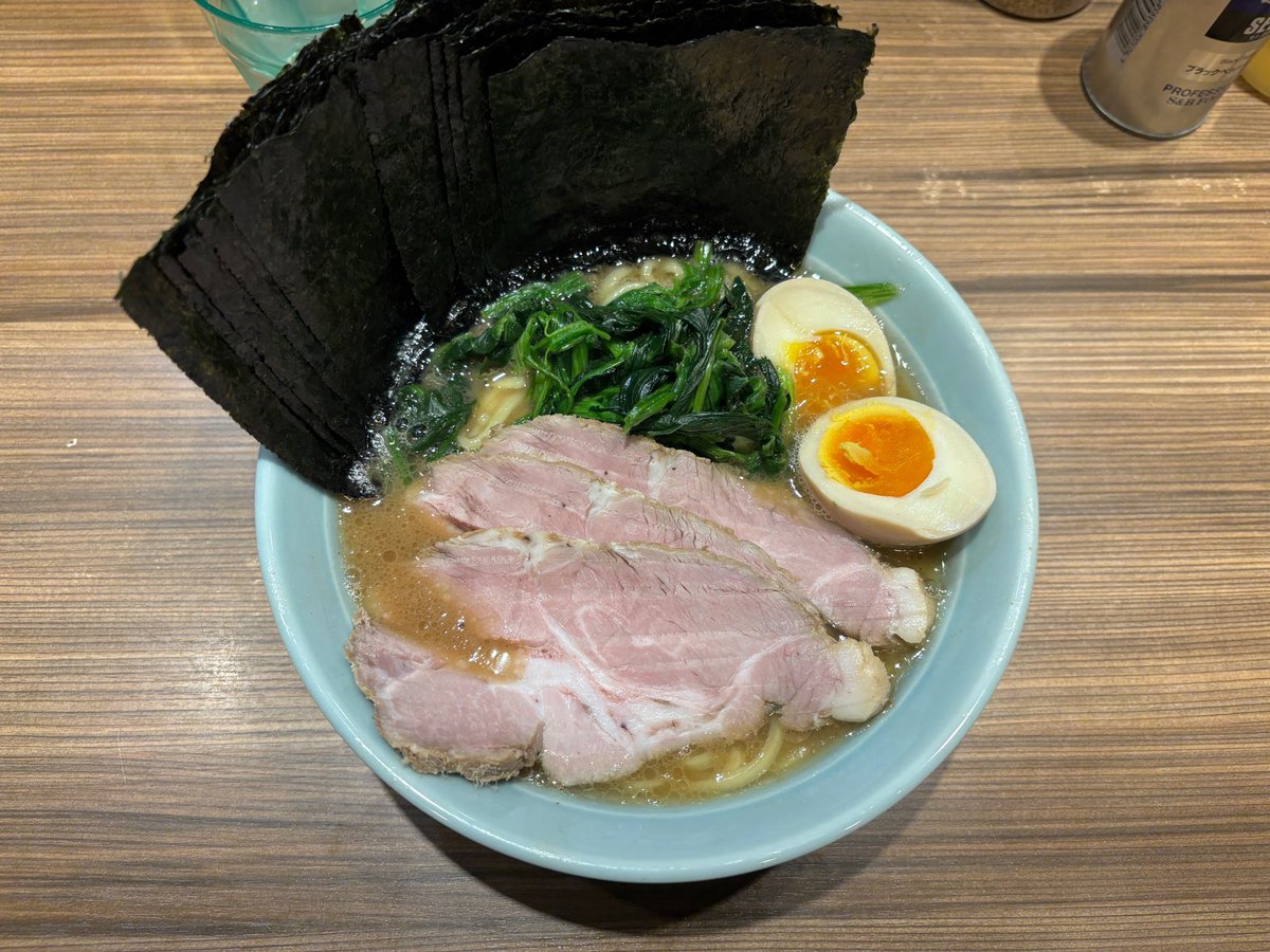 41design's tweet photo. あーメチャクチャ美味い家系ラーメン食っちゃった。武蔵小杉の渡来武。明日からはしばらく糖質オフしよ。 https://t.co/UHtqUIKWiu