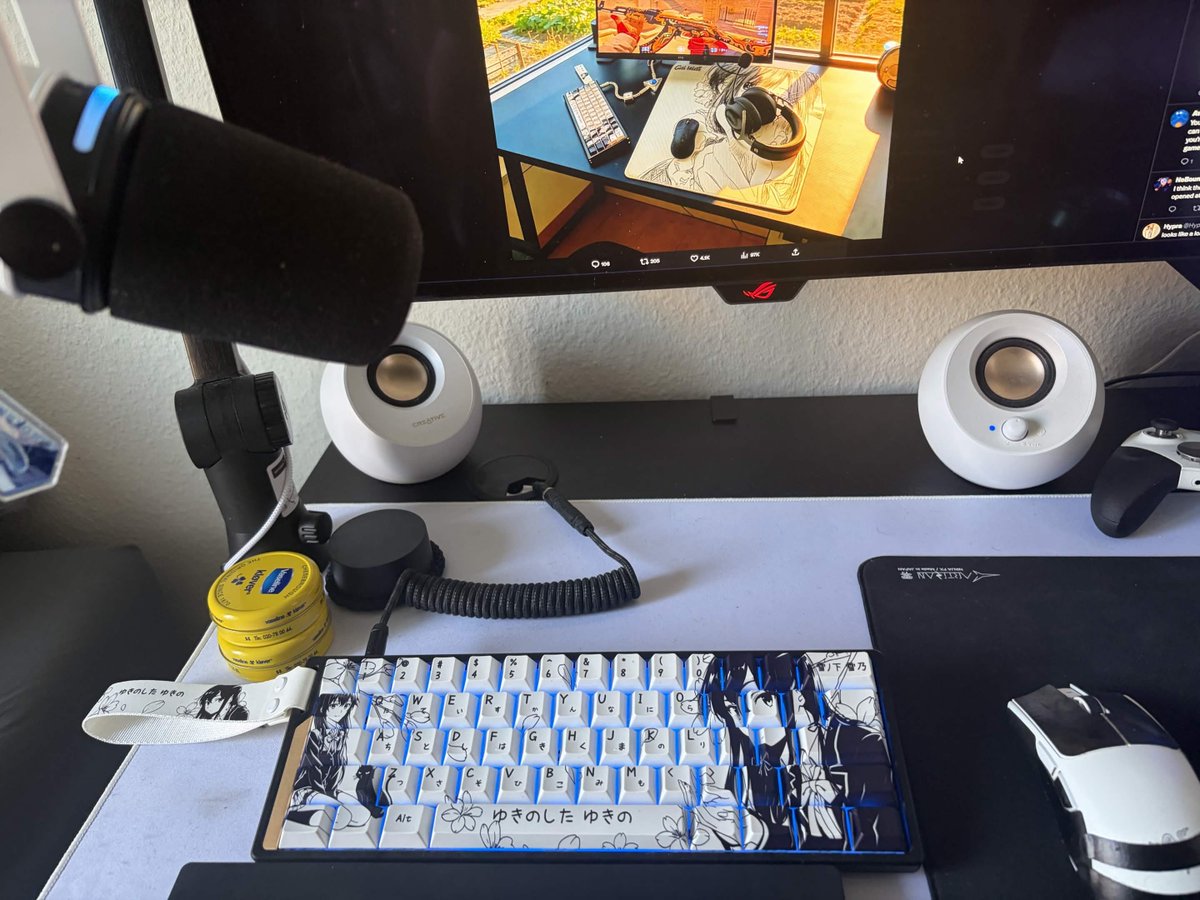 obito552x's tweet photo. @gamingsetupx nice keyboard twin we match lol https://t.co/kyQvXRqqen