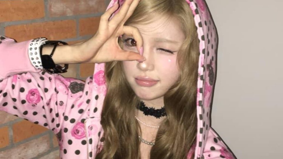 yuharnm's tweet photo. 립글로스랑 자신감 챙겼는데, 어때? https://t.co/EywxDorAe2