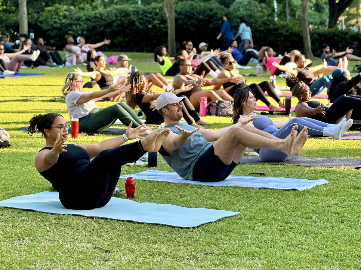 DiscoveryGreen's tweet photo. 🎶Hip Hop Yoga presented by UTHealth Houston 

🧘Join a fun class of Hip Hop beats, lighthearted humor and inclusivity. Alicia Dugar Stepheson leads each class with "options", providing a safe pace for all fitness levels and abilities.

🗓️Every Wednesday 
🕡6:30 - 7:30 pm https://t.co/wVX8bhLkiv