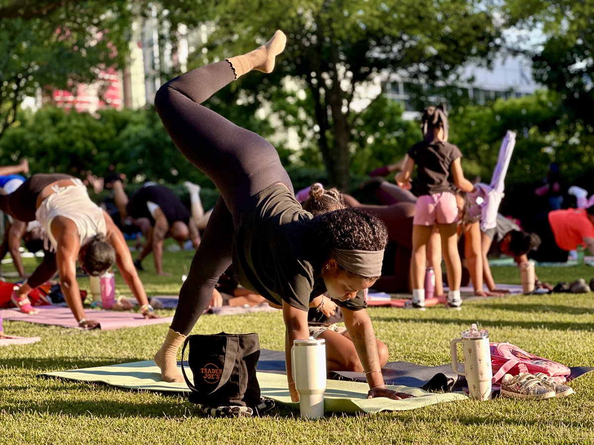 DiscoveryGreen's tweet photo. 🎶Hip Hop Yoga presented by UTHealth Houston 

🧘Join a fun class of Hip Hop beats, lighthearted humor and inclusivity. Alicia Dugar Stepheson leads each class with "options", providing a safe pace for all fitness levels and abilities.

🗓️Every Wednesday 
🕡6:30 - 7:30 pm https://t.co/wVX8bhLkiv