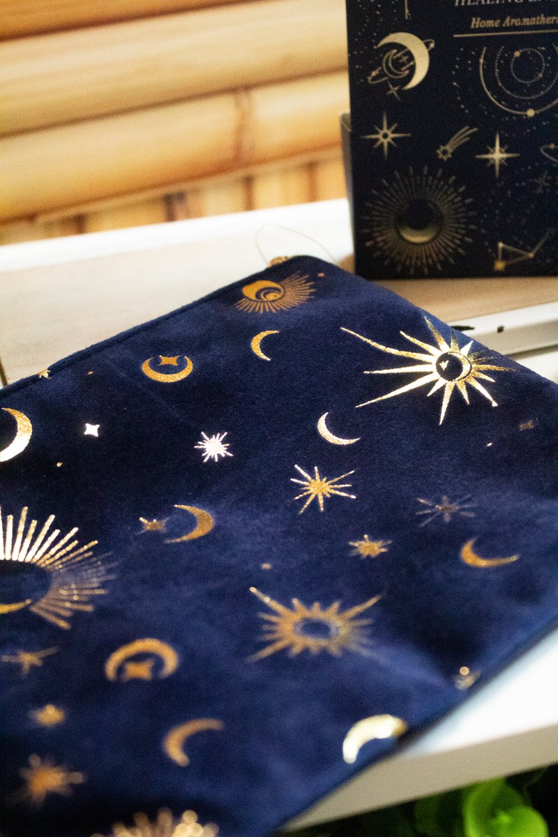 demuseo's tweet photo. 🌜💫Pequeños detalles que convierten cualquier espacio en un lugar especial ✨

#MomentosDePaz #Aromaterapia #HealingVibes #VelasAromáticas https://t.co/J0a65xbMgB
