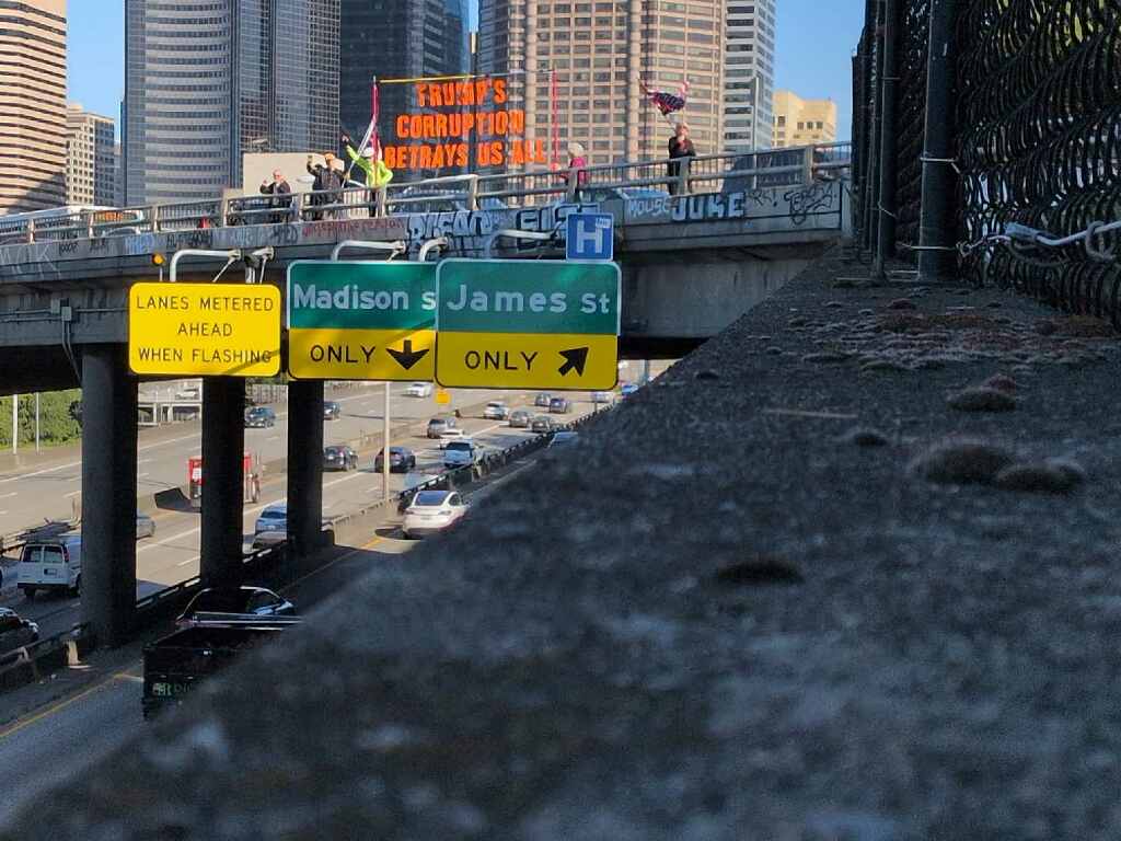backboneprog's tweet photo. We loved seeing these photos from banner deployments this last week that happened on Yesler overpass in Seattle and Boulevard Rd overpass in Olympia area. Way to go teams! https://t.co/uBpijee9BJ