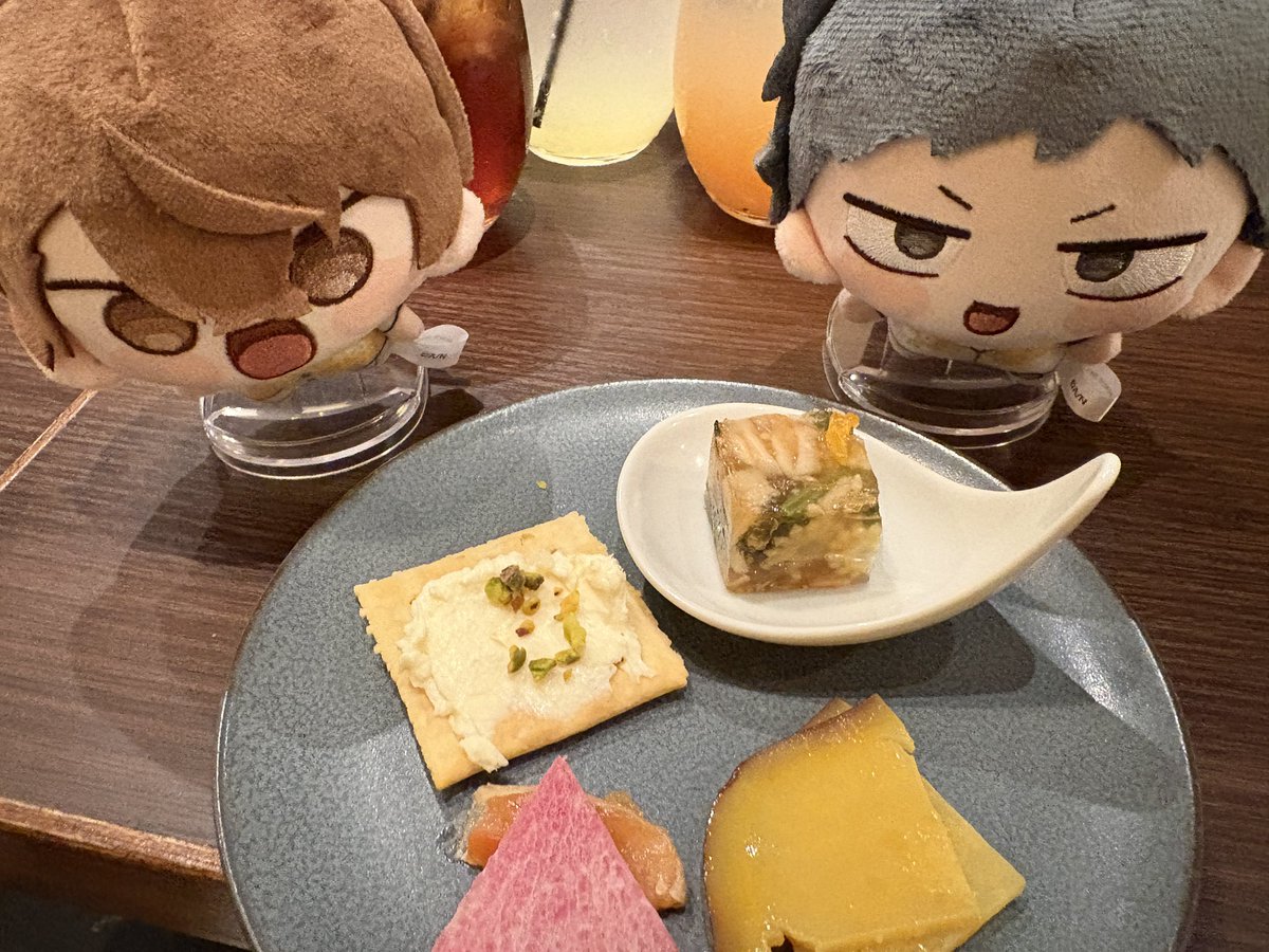 「久しぶりに友だちと飲みに行ってきた〜!めっちゃしゃけ美味しかったしお酒美味しかっ」|白桃と他8880000人のイラスト