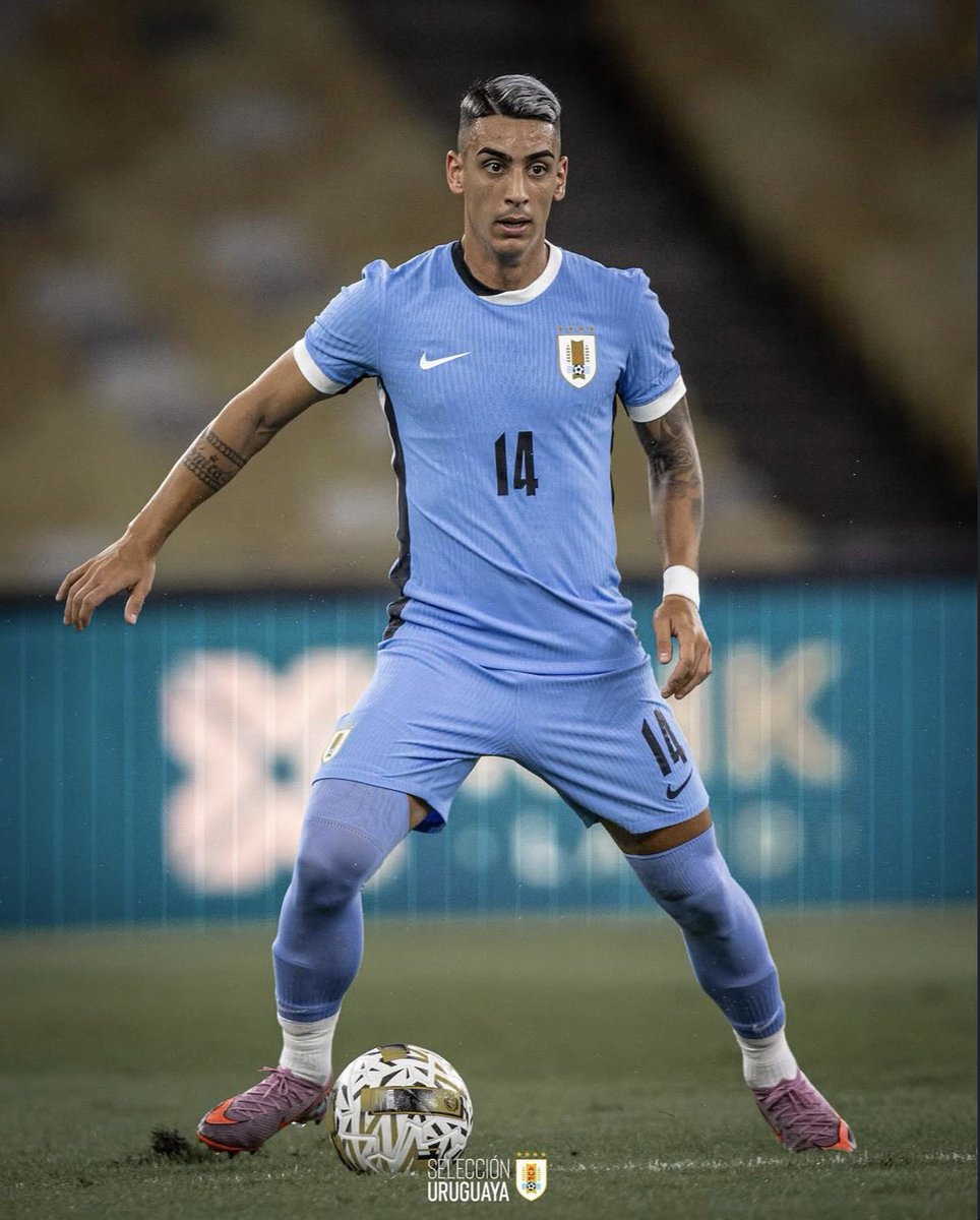 brunogpa_0's tweet photo. Me da mucha intriga quién escogerá Marcelo Bielsa para ocupar el lugar que deja Nahitan Nández en el lateral derecho, por detrás de Guillermo Varela, de cara al Mundial

Pienso que las opciones son José Luis Rodríguez, Santiago Mouriño y Kevin Amaro

Yo voy con el del Villarreal https://t.co/gggXdlhNxN