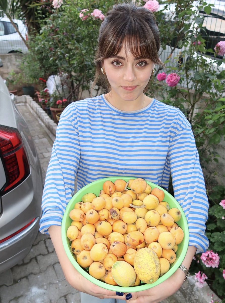 Fatiyart's tweet photo. @DiziciBagyan @CampeloZelia our golden girl is precious 

#SılaTürkoğlu  SılaTürkoğlu https://t.co/fdzlBrNYjS