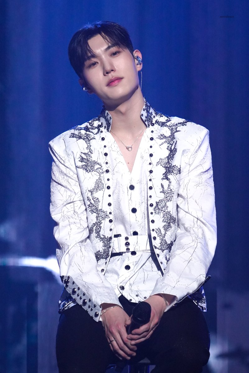 modeun_won's tweet photo. 260523 리베란테 콘서트<AWAKEN>
한 줄기 빛처럼 날 밝혀주는 사람

#진원 #리베란테 #JinWon #Libelante https://t.co/jI8uPa5yQx