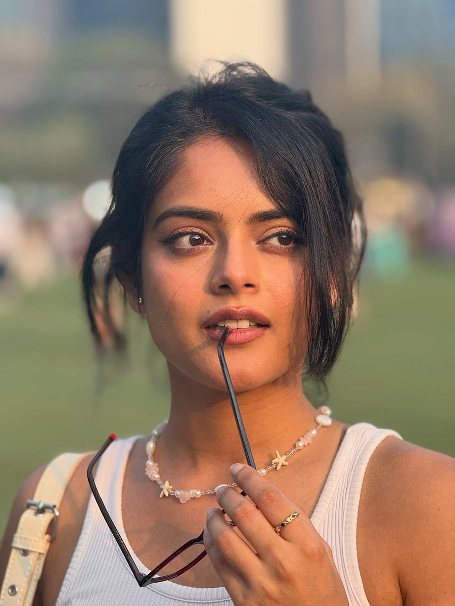 stargallery2020's tweet photo. Dark hair, charm necklace, effortless style stealing all attention today - Riddhi Kumar 🤩 https://t.co/CC5uCFxmZr
