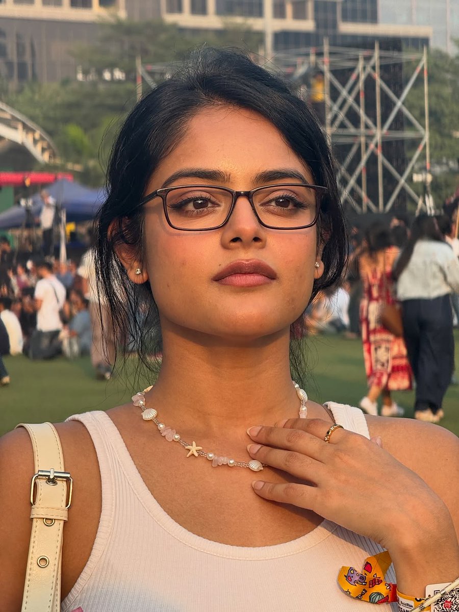 stargallery2020's tweet photo. Dark hair, charm necklace, effortless style stealing all attention today - Riddhi Kumar 🤩 https://t.co/CC5uCFxmZr