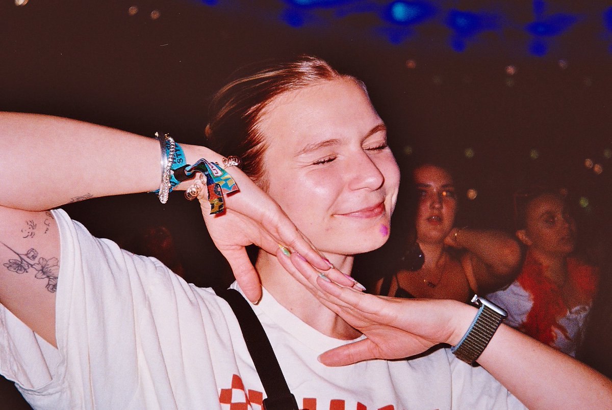 discomaia's tweet photo. @HSHQ This is my application for 29/05 (my BDAY⭐️⭐️⭐️) to photograph occasionally !!!!! My fave fave mems from love on tour are all on film 🩷 https://t.co/dBRn9cPXjQ