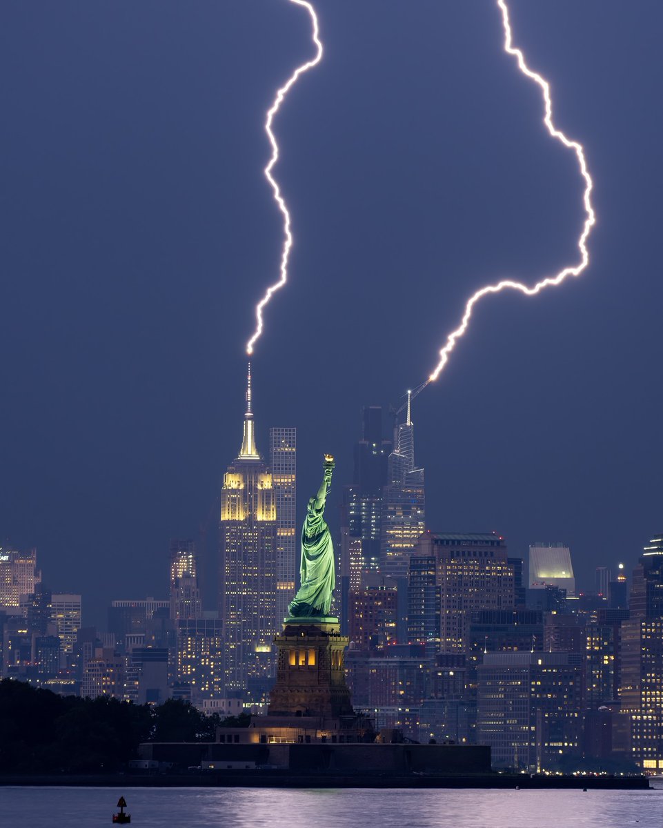Empire State Building tweet media